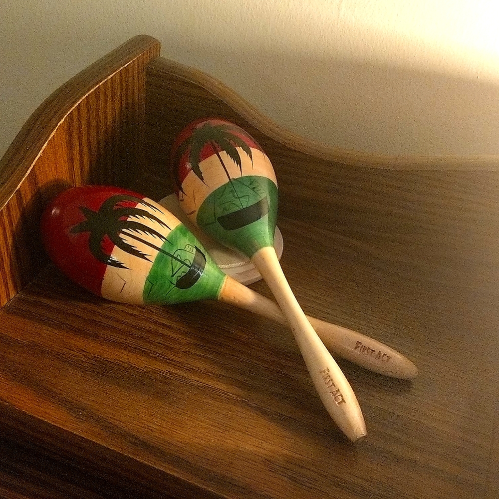 🎁 Pair of maracas